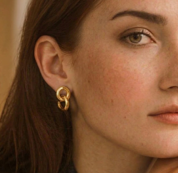 Aukso spalvos auskarai