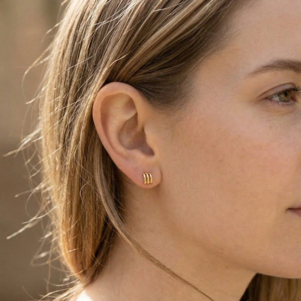 Auskarai prie ausies