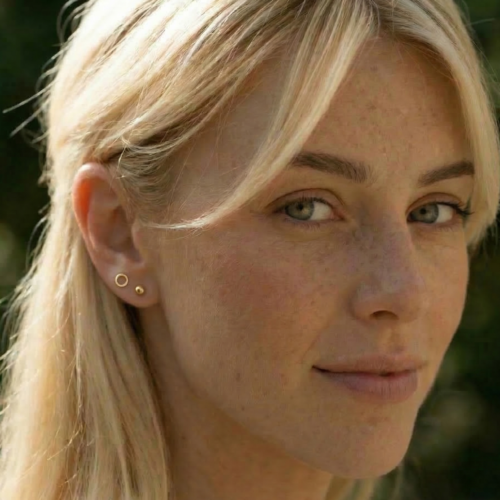 Auskarai prie ausies