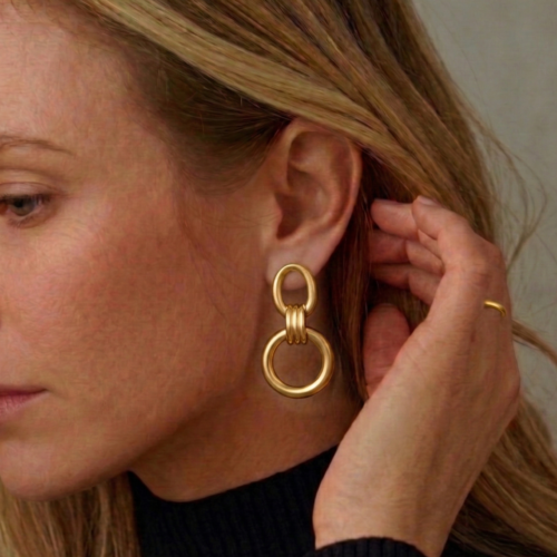 Aukso spalvos ilgi auskarai