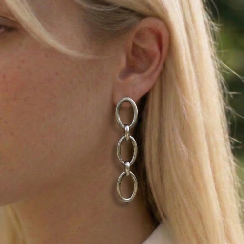 Ilgi sidabro spalvos auskarai