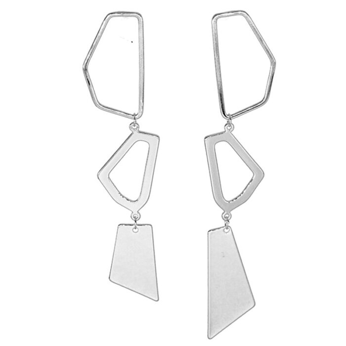 Asimetriniai ilgi auskarai