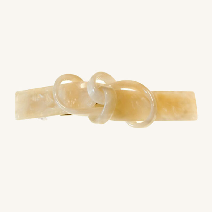 Šviesi plaukų sagė