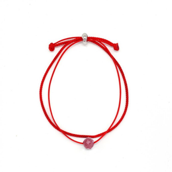 Raudono siūlo apyrankė